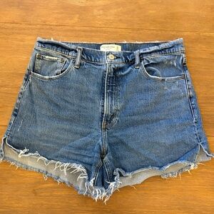 Abercrombie & Fitch Mom Shorts High Rise Raw Hem Distressed Denim Size 31 12